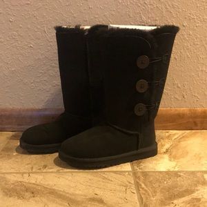 UGG W Bailey Button Triplet 1873 W / BLK